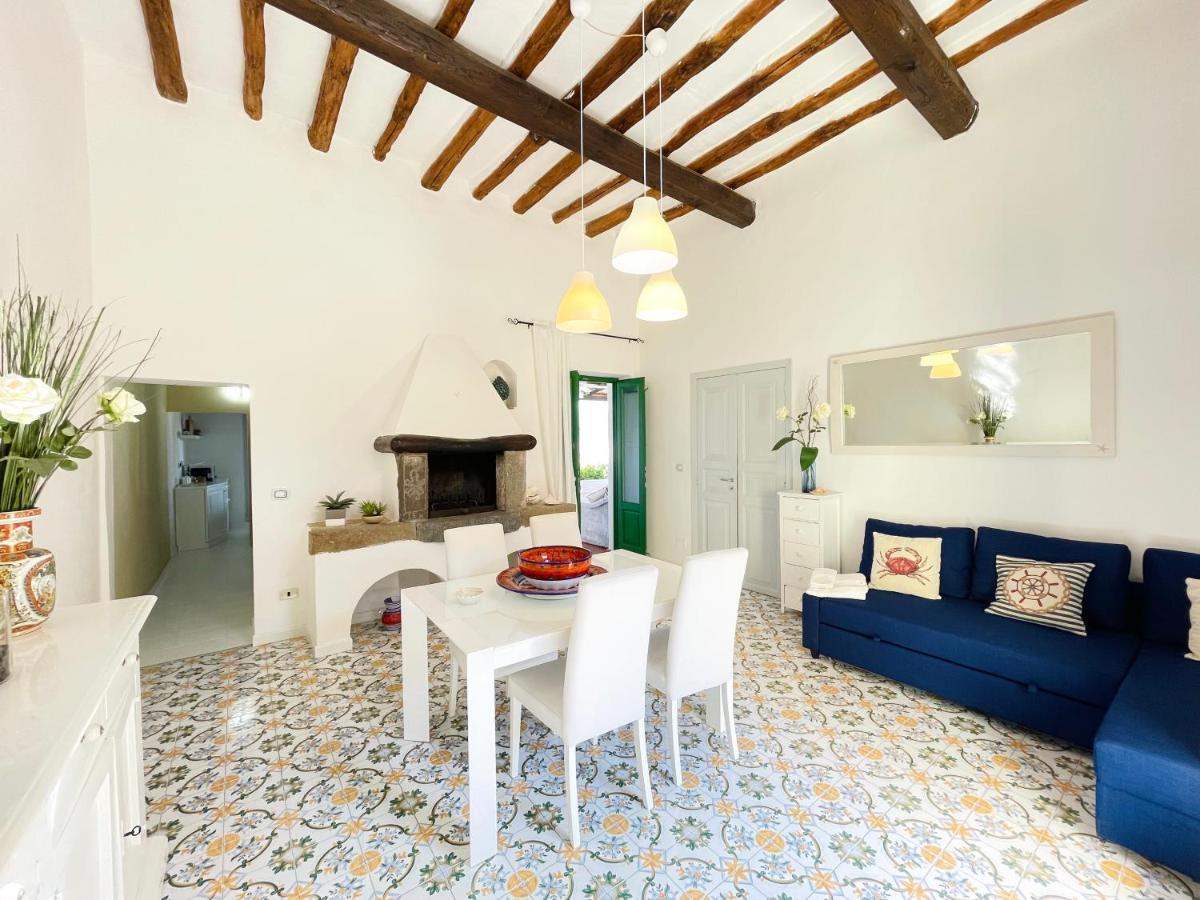 Villa Pomelia, Villa Nel Corso Di Santa Marina Salina A 50 Mt Dal Mare Kültér fotó